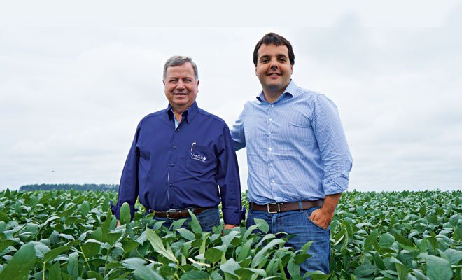 Tudo certo: Arlindo Moura (à esq.), CEO do grupo V-Agro, já escolheu o seu sucessor. Dentro de alguns anos, Cristiano Rodrigues, formado em direito, assume o cargo
