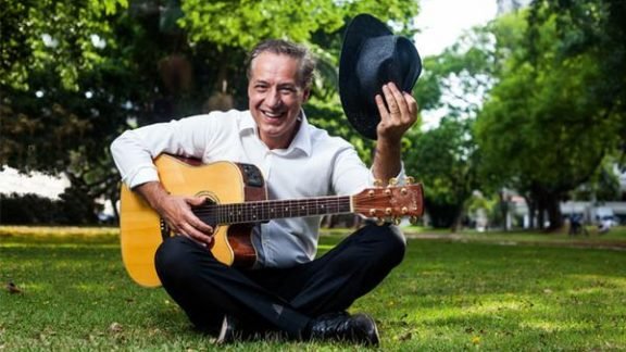 Nos acordes de um líder Nos acordes de um líder
