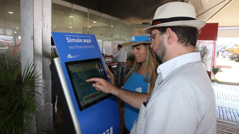 Bancos de fábrica registram aumento de 68,5% em pedidos, para R$ 150 milhões Bancos de fábrica registram aumento de 68,5% em pedidos, para R$ 150 milhões
