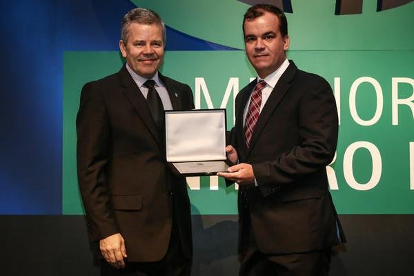Grupo Vale do Verdão é o campeão no setor de AÇÚCAR E BIOCOMBUSTÍVEIS Grupo Vale do Verdão é o campeão no setor de AÇÚCAR E BIOCOMBUSTÍVEIS