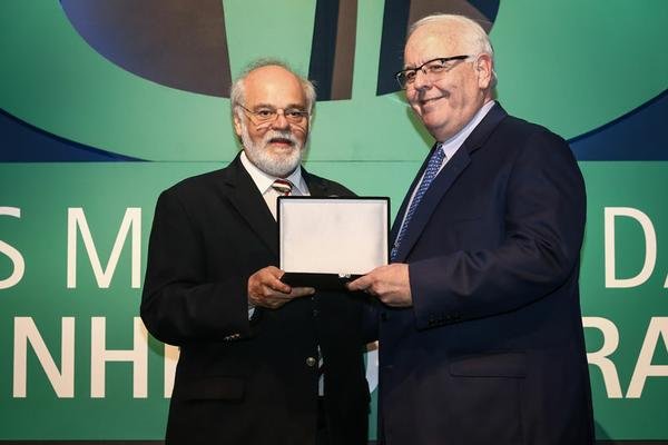 Rima Agropecuária é a campeã no prêmio AS MELHORES DA DINHEIRO RURAL 2015 Rima Agropecuária é a campeã no prêmio AS MELHORES DA DINHEIRO RURAL 2015