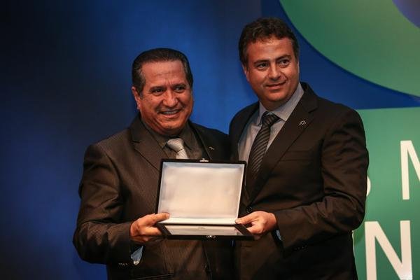 João Gabriel é o destaque no prêmio AS MELHORES DA DINHEIRO RURAL 2015 João Gabriel é o destaque no prêmio AS MELHORES DA DINHEIRO RURAL 2015