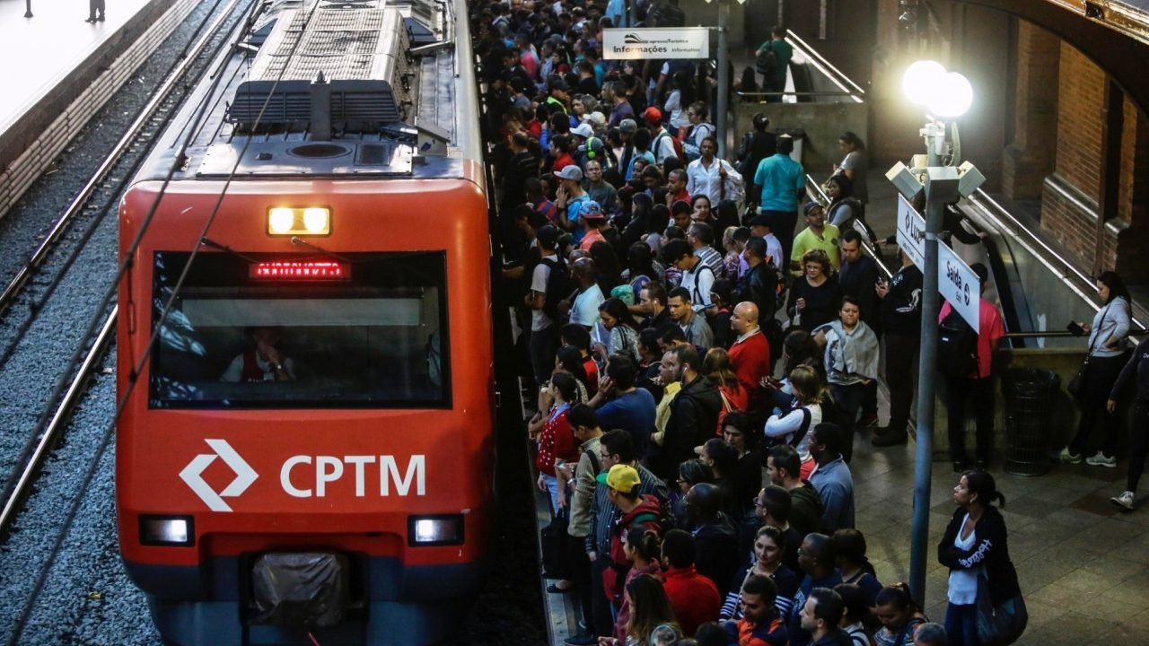 Mais de 80% da população brasileira habita 0,63% do território nacional Mais de 80% da população brasileira habita 0,63% do território nacional