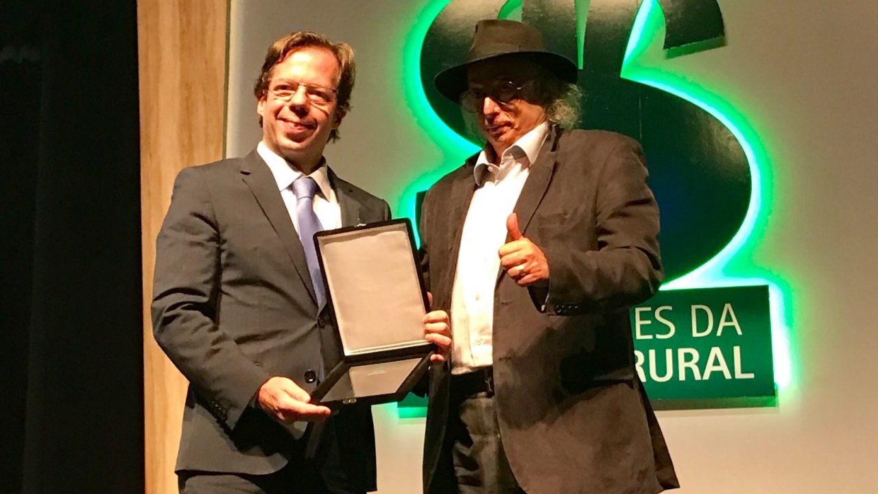 Camil é a campeã setorial no prêmio AS MELHORES DA DINHEIRO RURAL Camil é a campeã setorial no prêmio AS MELHORES DA DINHEIRO RURAL