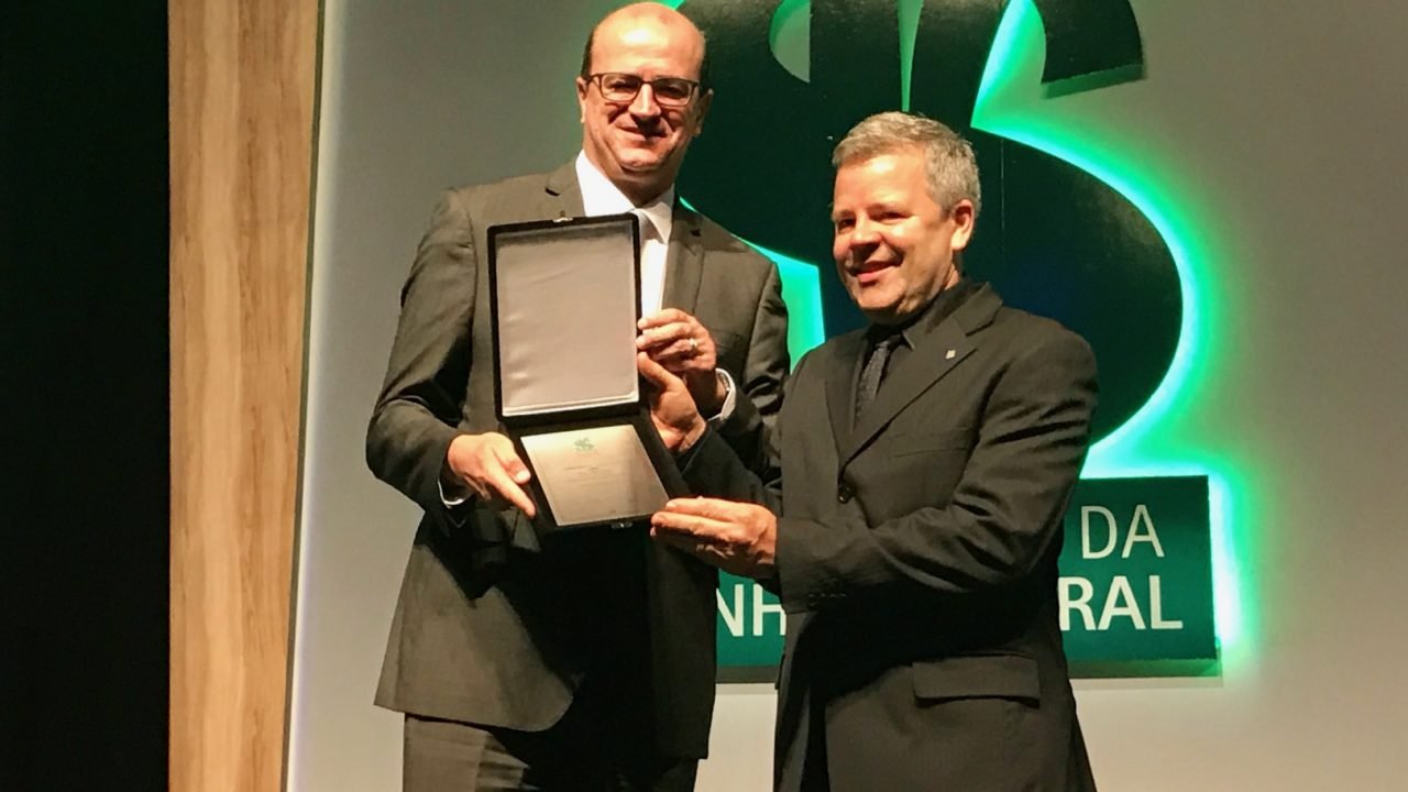 Fibria é destaque no prêmio AS MELHORES DA DINHEIRO RURAL Fibria é destaque no prêmio AS MELHORES DA DINHEIRO RURAL
