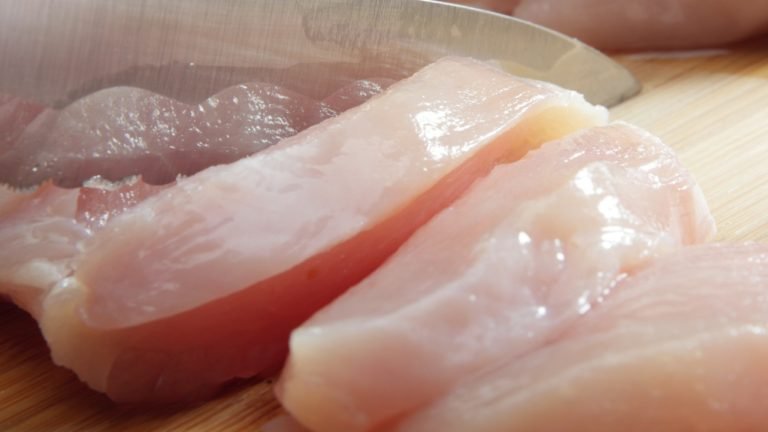 Brasil aciona OMC contra barreiras impostas pela Indonésia à carne de frango Brasil aciona OMC contra barreiras impostas pela Indonésia à carne de frango