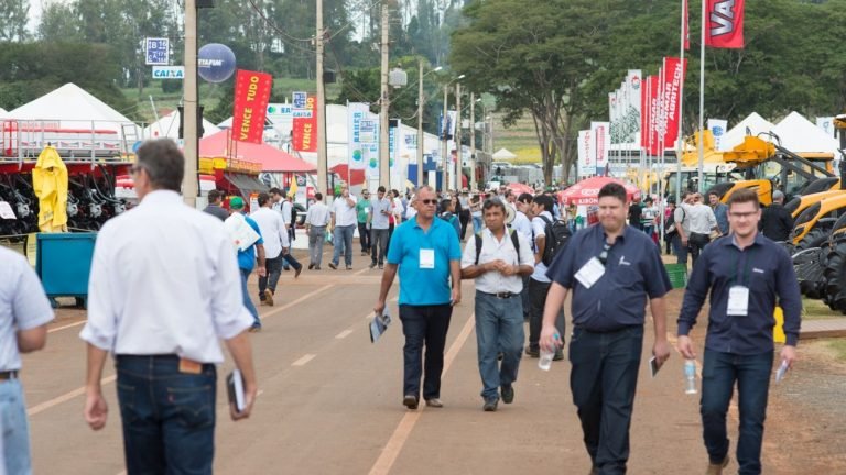 Organizadores da Agrishow estimam R$ 2,7 bilhões em negócios Organizadores da Agrishow estimam R$ 2,7 bilhões em negócios