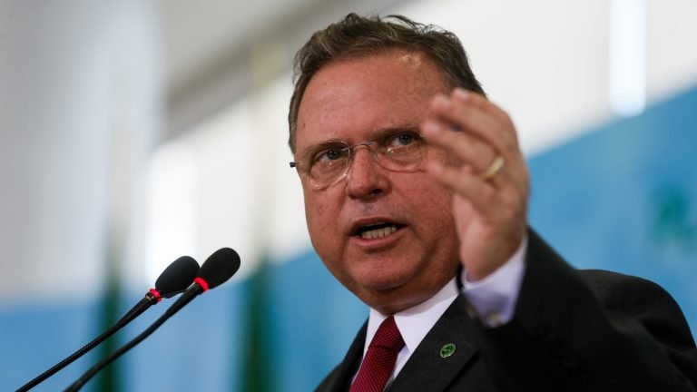 Maggi lamenta decisão de Bolsonaro de fundir Agricultura e Meio Ambiente Maggi lamenta decisão de Bolsonaro de fundir Agricultura e Meio Ambiente