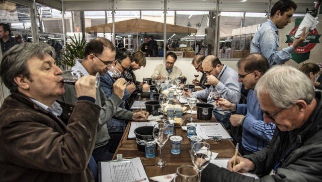 Concurso da agricultura familiar começa avaliando vinhos e sucos Concurso da agricultura familiar começa avaliando vinhos e sucos