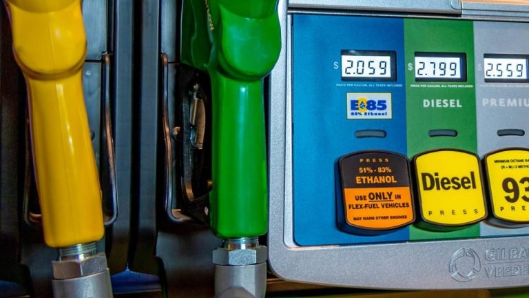 Câmara aprova urgência para votar aumento de cota de importação de etanol Câmara aprova urgência para votar aumento de cota de importação de etanol