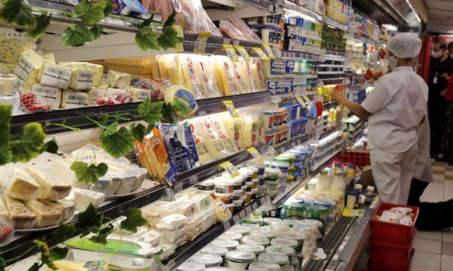 O resultado mensal, segundo a FAO, refletiu as quedas nos preços de cereais, lácteos e óleos vegetais